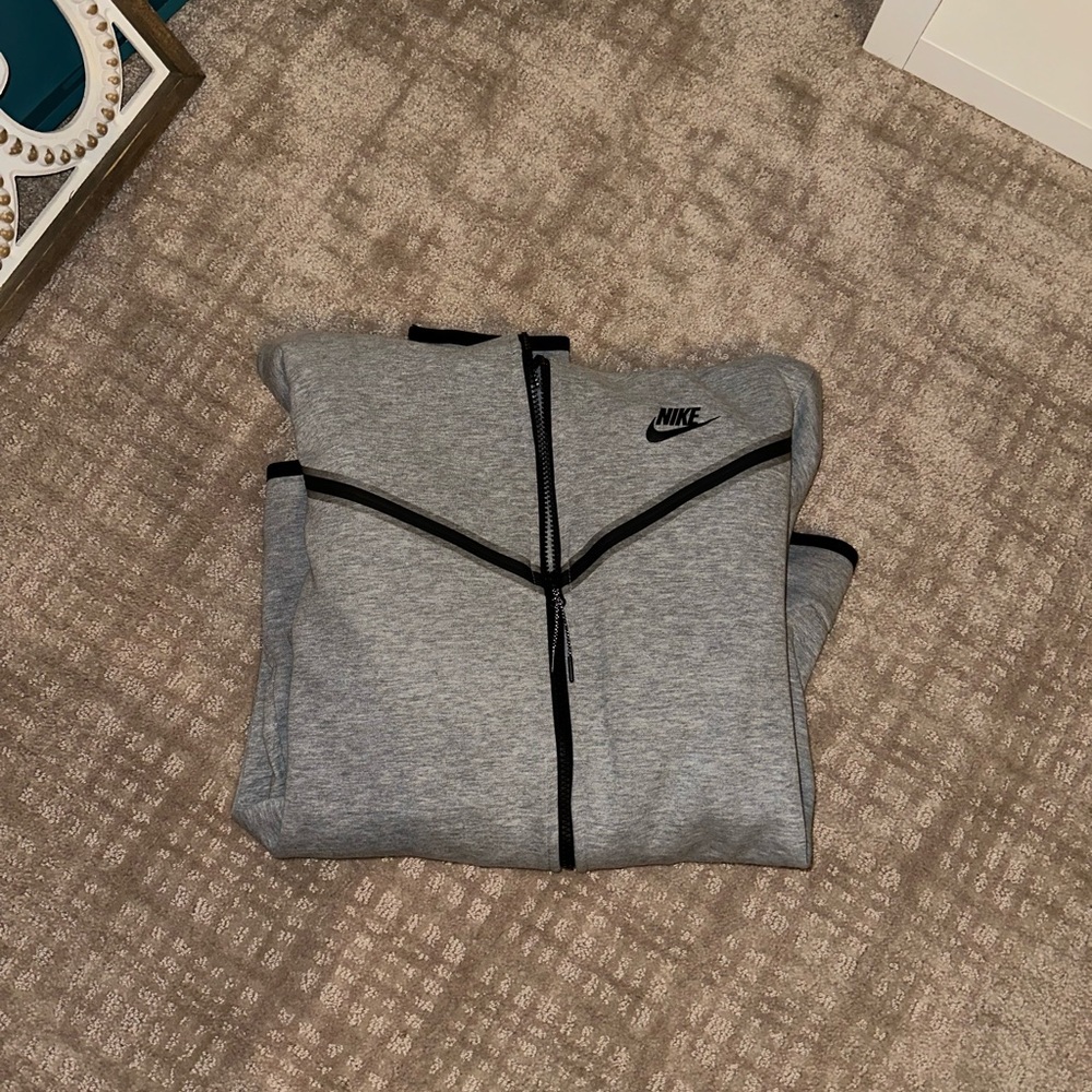 Men’s Nike Tech